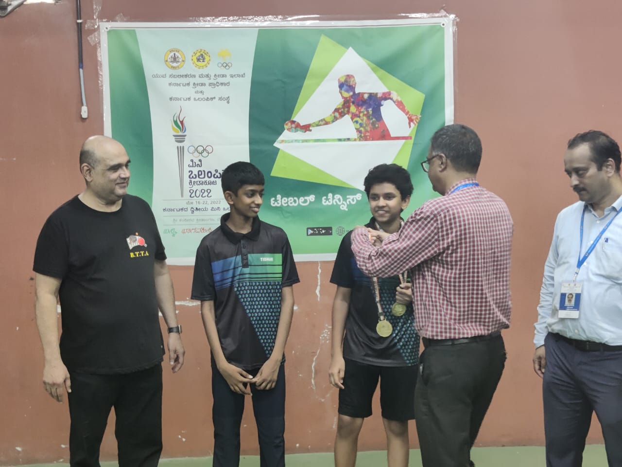 <strong>Siddhant Vasan</strong>, along with his teammate, <strong>Teshub Dinesh</strong>, participated in State Level Under 15 (Boys) Karnataka Mini Olympics and won a gold medal. The event was held in May 2022. He also bagged a <strong>bronze medal. </strong>Siddhant participated in the All India Level Table Tennis Tournament (Central Zone) and reached <strong>round 32</strong>. This was an event for Under 15 boys and was held in Indore between 22<sup>nd</sup> and 25<sup>th</sup>May 2022.In the National Grand Finale (for Under 15 boys) that was held this week, Siddhant qualified for the Mains and the match ended in a <strong>draw</strong> (he played till round 64).Heartiest congratulations to Siddhant for this glorious array of victories!