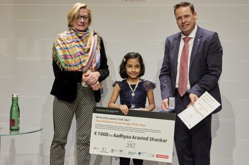 Aadhyaa Aravind Shankar (student of VNS, 2 B) is the winner of The Children’s Peace Image of the Year 2021. She attended the award ceremony which was held in the Austrian Parliament, Vienna on 21st September. This award is organised by  Edition Lammerhuber in partnership with Photographische Gesellschaft (PHG), UNESCO, the Austrian Parliament, the Austrian Parliamentary Reporting Association, the International Press Institute (IPI), the German Youth Photography Award and the World Press Photo Foundation.Aadhyaa is the first Indian, either in the children or adult category to receive this honour. She received a medal, a certificate and a cheque of 1000 Euros. Her acceptance speech can be viewed here: https://www.friedaward.com/the-childrens-peace-image-of-the-year-went-to